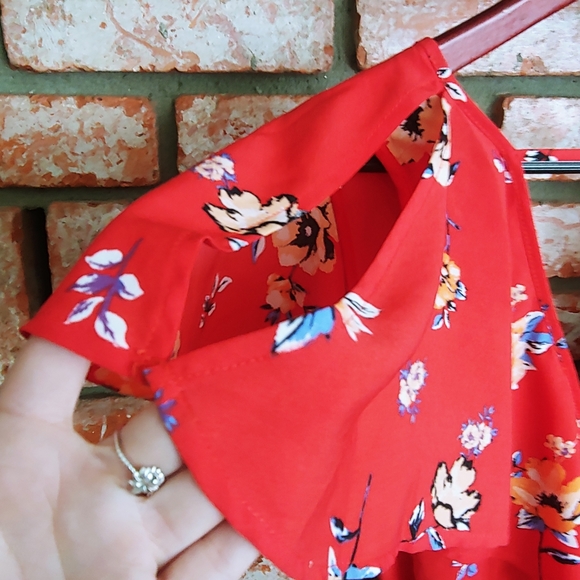 Soprano red floral dress low cut v-neck - Picture 4 of 4